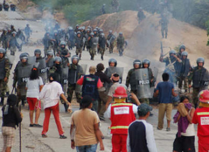 On June 5, the Peruvian National Police massacred up to fifty unarmed Awajún and Wampi indigenous people in Bagua who had blockaded roads in protest of land reforms. (Photo: Thomas Quirynen)